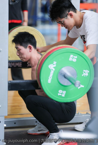 九游游戏中心玩转全球各类热门游戏